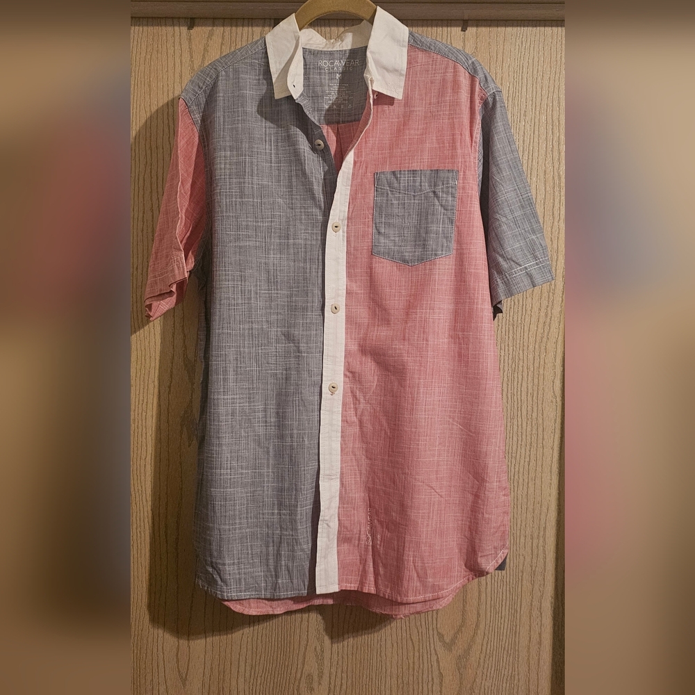 Men Rocawear Red and Blue Short-Sleeve Button-Down Shirt size medium.
